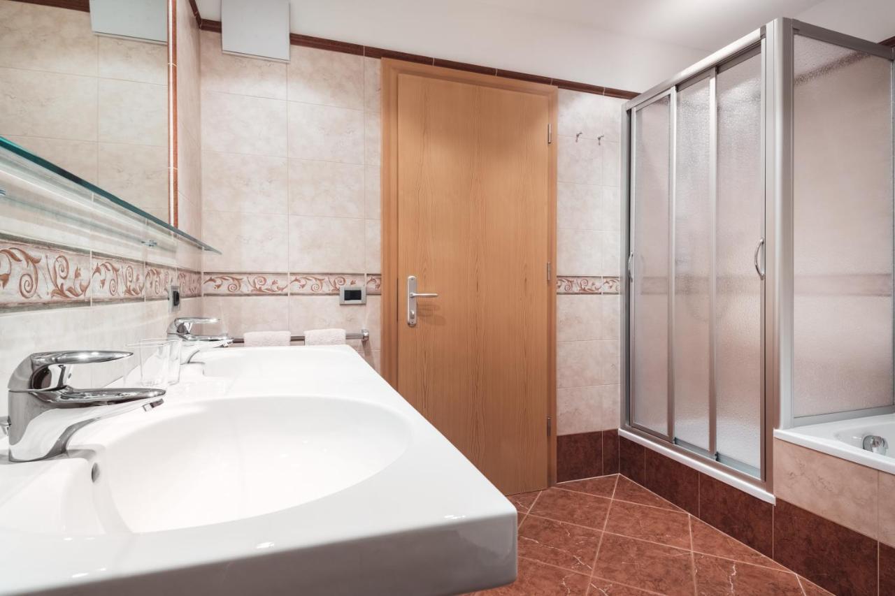 Albergo Majarei San Vigilio Di Marebbe Bagian luar foto